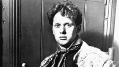 Dylan Thomas ‘plagiarised other poets’ repeatedly as schoolboy